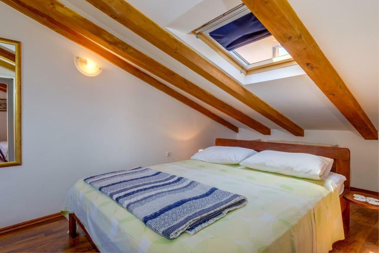 Apartman Natasa Mali Losinj Bagian luar foto